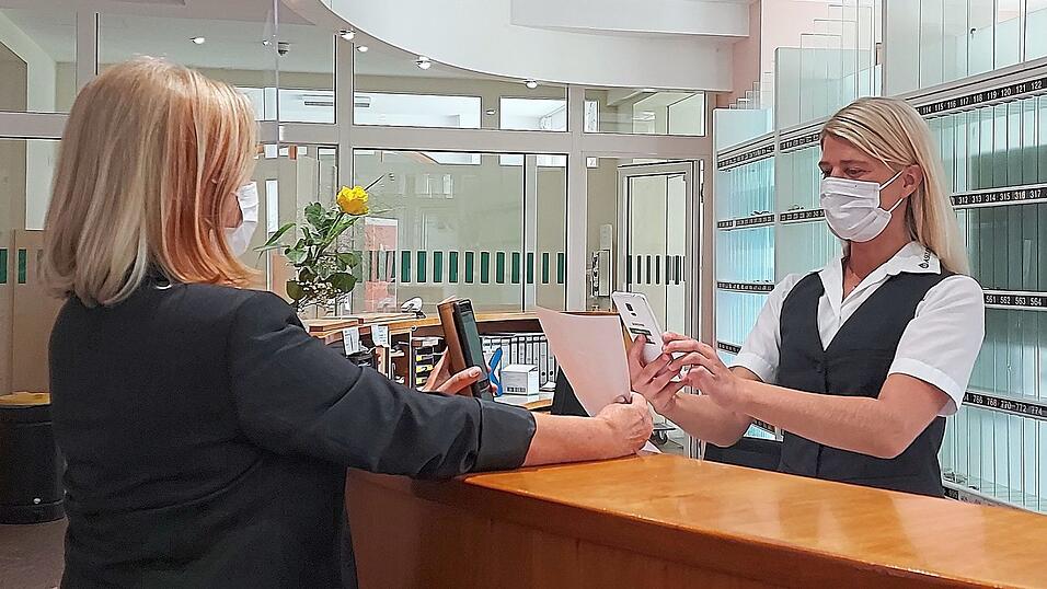 Ab sofort gibt es in der Asklepios-Klinik in Schaufling ein digitales Besuchermanagement. Ab sofort gibt es in der Asklepios-Klinik in Schaufling ein digitales Besuchermanagement.