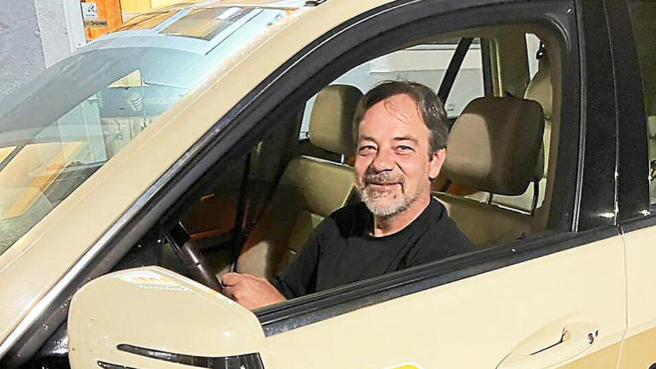 Fritz Schwarz ist bereits seit sieben Jahren Taxifahrer. Fritz Schwarz ist bereits seit sieben Jahren Taxifahrer.