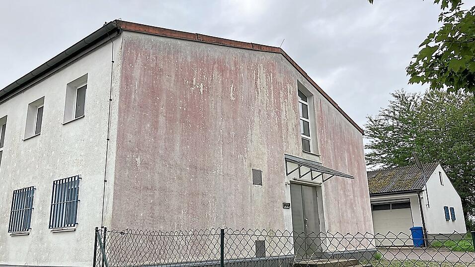 Sahen die ursprünglichen Planungen des Zweckverbands Hallertau einen Neubau des in die Jahre gekommenen Mainburger Wasserwerks am bisherigen Standort im Gewerbegebiet „Straßäcker“ vor, gibt es jetzt Überlegungen für eine alternative Lösung an anderer Stelle. Sahen die ursprünglichen Planungen des Zweckverbands Hallertau einen Neubau des in die Jahre gekommenen Mainburger Wasserwerks am bisherigen Standort im Gewerbegebiet „Straßäcker“ vor, gibt es jetzt Überlegungen für eine alternative Lösung an anderer Stelle.