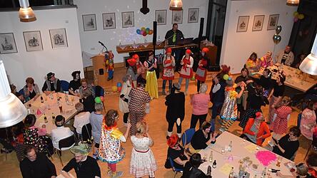 Die Tanzfl&auml;che war bei passender Faschingsmusik immer vollgef&uuml;llt.