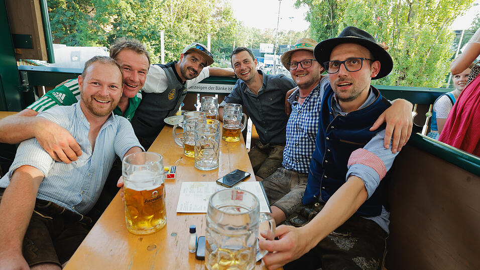Die Partybilder vom Dienstag, 13. August 2024, aus dem Festzelt Nothaft. Die Partybilder vom Dienstag, 13. August 2024, aus dem Festzelt Nothaft.