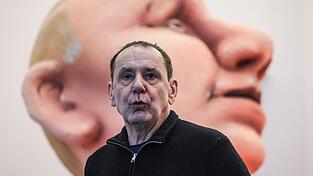 Tilly vor Putin-Figur (Archivbild) Tilly vor Putin-Figur (Archivbild)