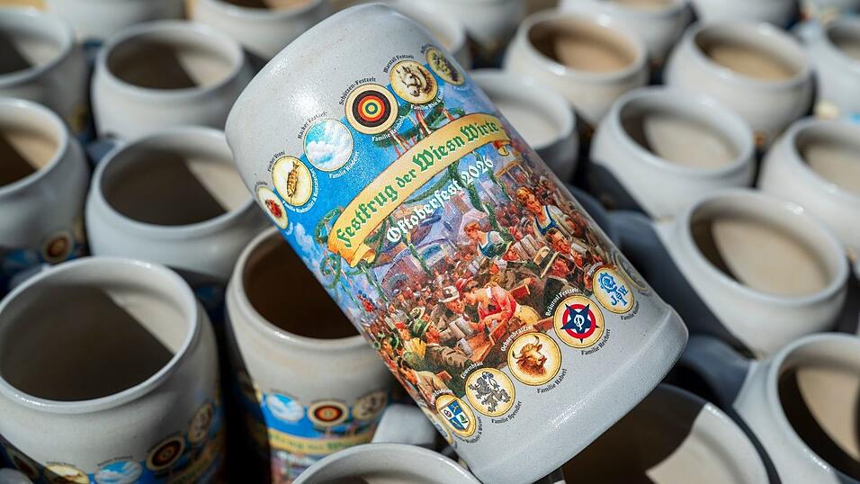 Der Bierkrug der Wiesn-Wirte zeigt ein besonders traditionell-historisches Motiv. Der Bierkrug der Wiesn-Wirte zeigt ein besonders traditionell-historisches Motiv.