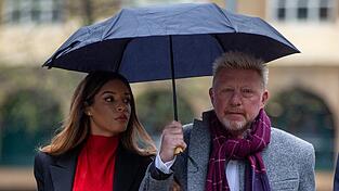 Boris Becker und seine Lebensgef&auml;hrtin Lilian De Carvalho Monteiro am Mittwoch auf dem Weg ins Gericht. Sollte Becker verurteilt werden, drohen ihm bis zu sieben Jahre Haft.