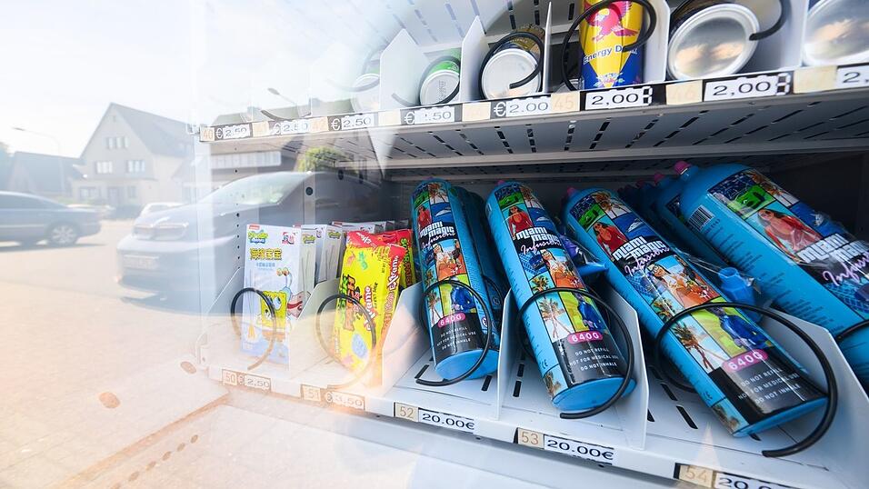 Einfach am SB-Automaten soll Lachgas bald nicht mehr zu haben sein. (Archivbild) Einfach am SB-Automaten soll Lachgas bald nicht mehr zu haben sein. (Archivbild)