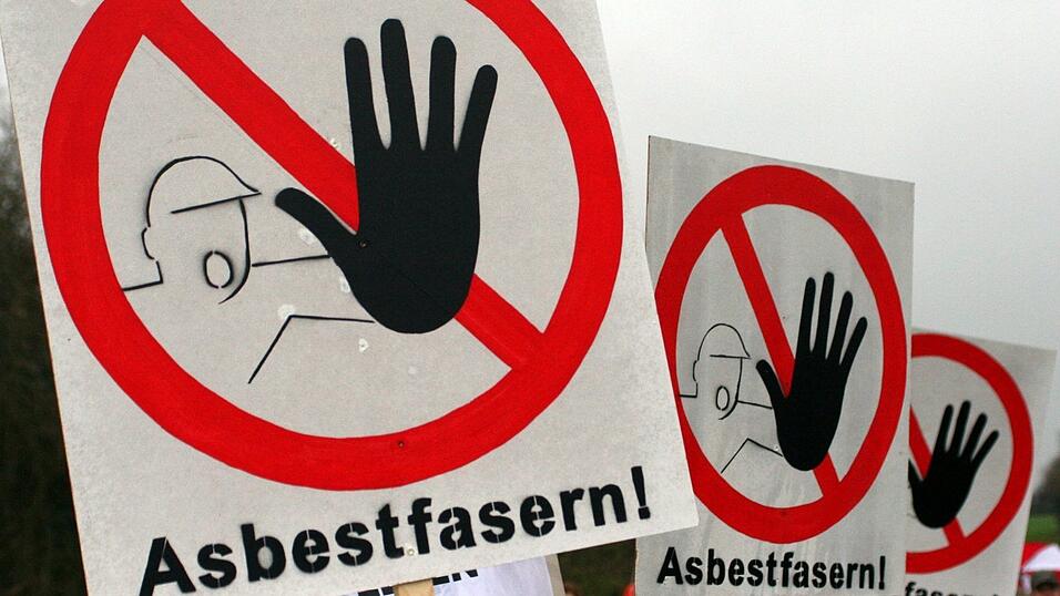 Asbestfasern k&ouml;nnen sich in der Lunge festsetzen und Krebs erregen. (Symbolbild)