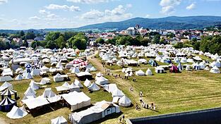 Ab diesem Wochenende wird wieder die Zeltstadt der &bdquo;Lagernden&ldquo; an der Eschlkamer Stra&szlig;e wachsen, um den Besuchern vom 14. bis 16. August einen authentischen Einblick ins Leben des Jahres 1431 zu geben.