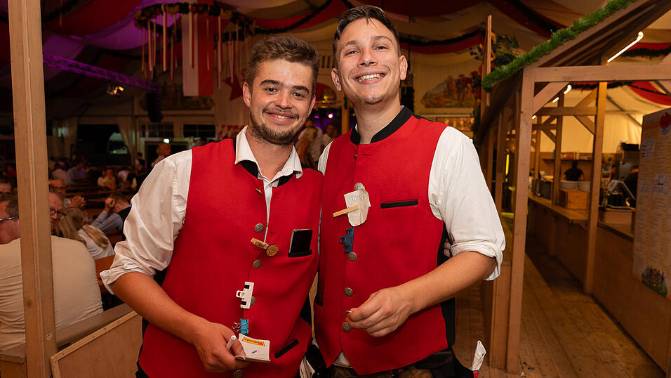 Die Partybilder vom Donnerstag, 17. August 2023, aus dem Festzelt Greindl. Die Partybilder vom Donnerstag, 17. August 2023, aus dem Festzelt Greindl.