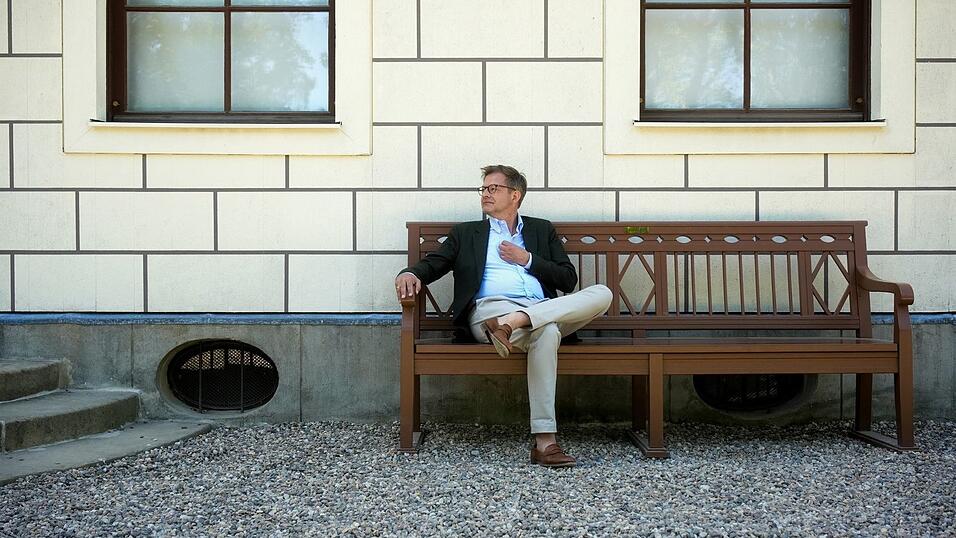 Statt Gold entsteht Rubinrot: Illies’ neues Buch zeigt, wie Kunckels Glas Preußens Kassen füllte. Statt Gold entsteht Rubinrot: Illies’ neues Buch zeigt, wie Kunckels Glas Preußens Kassen füllte.