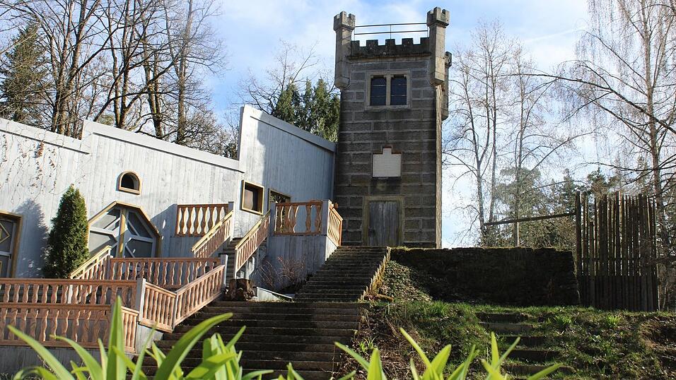 Eine Plattform für regionale Künstler: Auch die Bühne wird beim Bergfrühling bespielt - unter anderem durch die Waldbühne Furth im Wald und den Kinderchor der Grundschule Bad Kötzting. Eine Plattform für regionale Künstler: Auch die Bühne wird beim Bergfrühling bespielt - unter anderem durch die Waldbühne Furth im Wald und den Kinderchor der Grundschule Bad Kötzting.