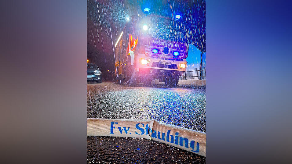 Bei einem heftigen Starkregen 2024 konnten Polizei und Freiwillige Feuerwehr gerade noch eine Seniorin aus ihrem überfluteten Keller retten. Bei einem heftigen Starkregen 2024 konnten Polizei und Freiwillige Feuerwehr gerade noch eine Seniorin aus ihrem überfluteten Keller retten.