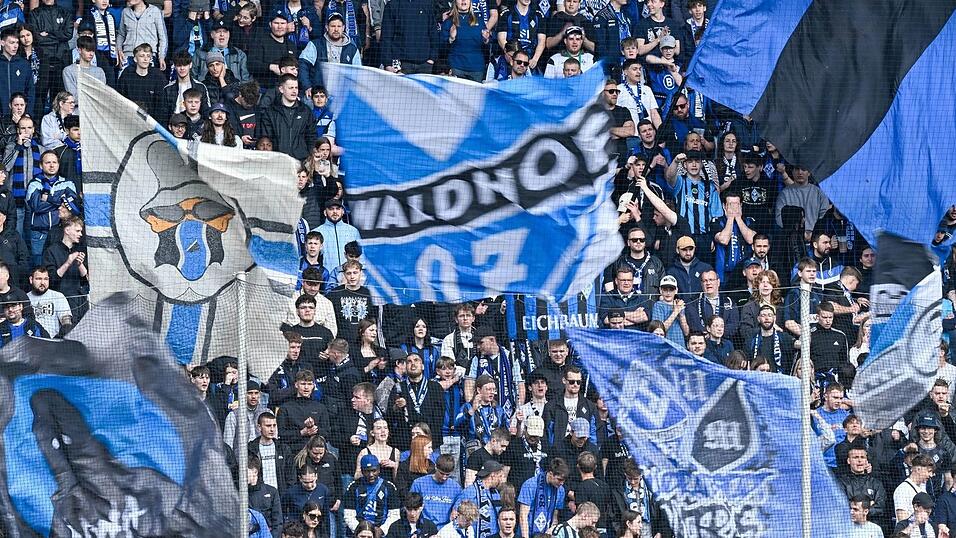 Der SV Waldhof hat gegen 1860 München den vierten Heimsieg dieser Saison gefeiert. Der SV Waldhof hat gegen 1860 München den vierten Heimsieg dieser Saison gefeiert.