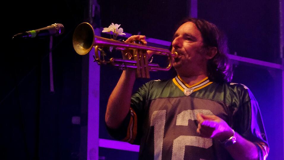 LaBrassBanda begeisterte am Donnerstagabend das Publikum in Straubing.