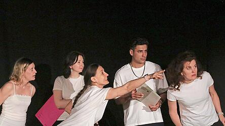 Kathi Bayer (von links), Valeriia Sevriukova, Maryna Kovryhina, Hamed Harouni und Valeriia Mishkurova.