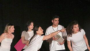 Kathi Bayer (von links), Valeriia Sevriukova, Maryna Kovryhina, Hamed Harouni und Valeriia Mishkurova.