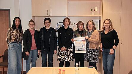 Sie stehen stellvertretend für die Organisatoren des inklusiven Faschingsballs: die Chamer Offene Behindertenarbeit (OBA), der Rotary-Club und die Stadt Cham Sie stehen stellvertretend für die Organisatoren des inklusiven Faschingsballs: die Chamer Offene Behindertenarbeit (OBA), der Rotary-Club und die Stadt Cham