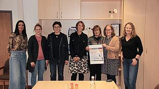 Sie stehen stellvertretend für die Organisatoren des inklusiven Faschingsballs: die Chamer Offene Behindertenarbeit (OBA), der Rotary-Club und die Stadt Cham