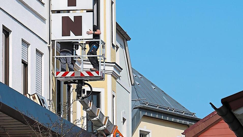 Ende einer Ära: Zum 1. März 2010 übernimmt die Unternehmensgruppe Frey das Modehaus Wanninger. Ende einer Ära: Zum 1. März 2010 übernimmt die Unternehmensgruppe Frey das Modehaus Wanninger.