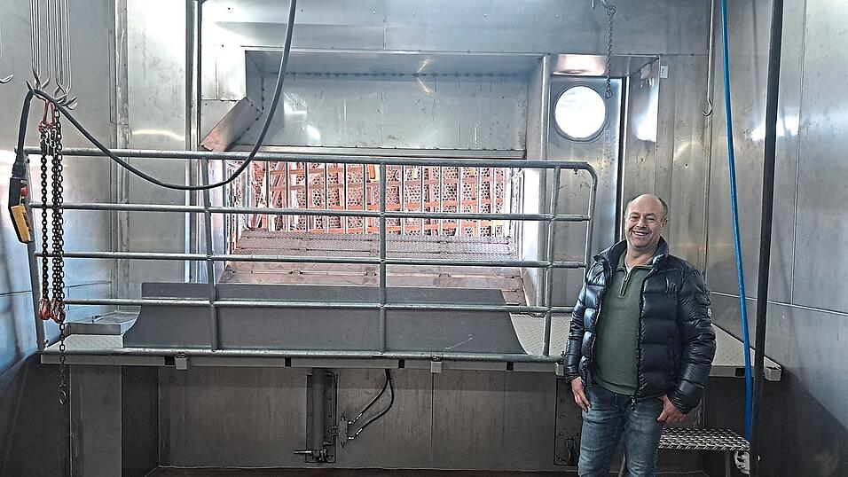 Betriebsinhaber Erwin Stuiber im über Leader geförderten Schlachthaus Limmerhof. Betriebsinhaber Erwin Stuiber im über Leader geförderten Schlachthaus Limmerhof.