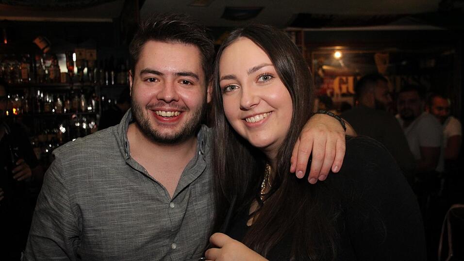 So wurde am Samstag, 23. Oktober, im Irish Pub in Landshut gefeiert - die Partybilder. So wurde am Samstag, 23. Oktober, im Irish Pub in Landshut gefeiert - die Partybilder.