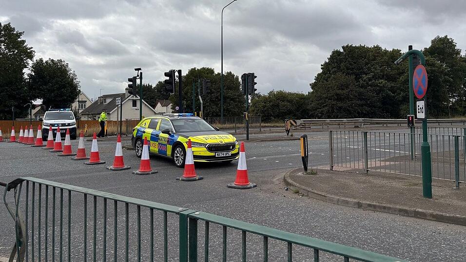 In England ist es bei einer Verfolgungsfahrt zu einem schweren Unfall gekommen. In England ist es bei einer Verfolgungsfahrt zu einem schweren Unfall gekommen.