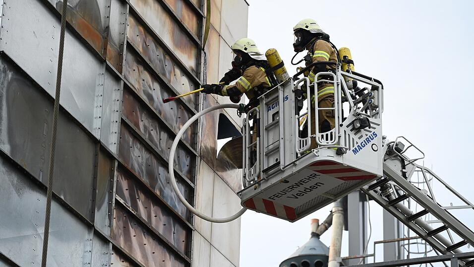 Der Einsatz der Feuerwehr auf dem Bauernhof dauerte mehrere Stunden.