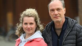 Die Schauspielerin Cornelia Gröschel und der Schauspieler Martin Brambach - hier bei Dreharbeiten zu einem MDR-«Tatort», der in etwa einem Jahr zu sehen sein soll.