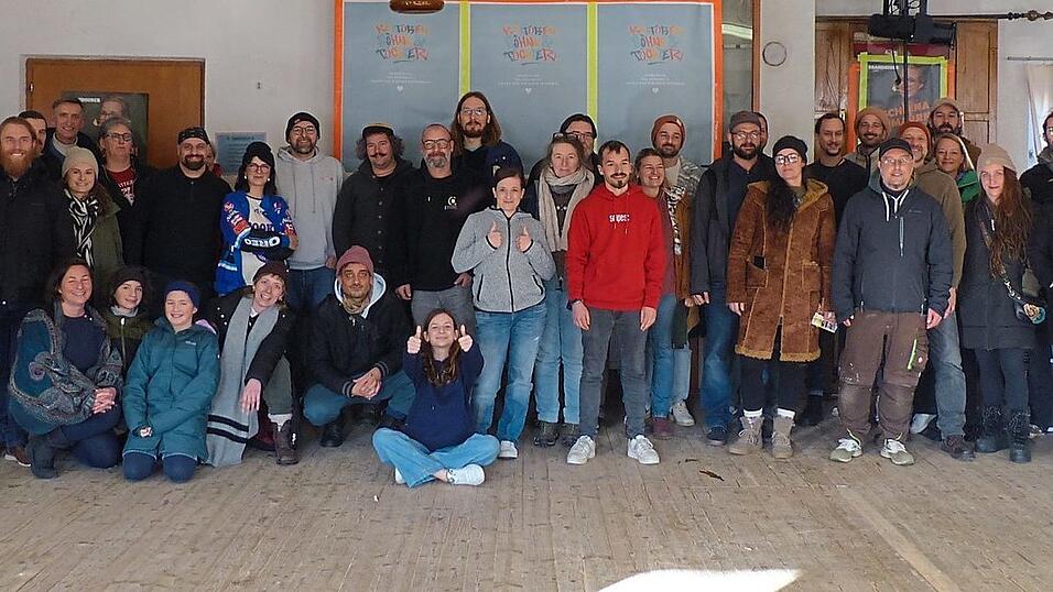 Der Verein w&auml;chst, freut sich aber jederzeit auch &uuml;ber neue Gesichter, die die Kulturlandschaft in der Region in Zukunft aktiv mitgestalten wollen. Mittlerweile haben sich &uuml;ber 150 Interessierte dem Kulturens&ouml;hne & T&ouml;chter e. V. angeschlossen und arbeiten gemeinsam an der Verwirklichung des Projekts &bdquo;Zum Boaznk&auml;fer&ldquo;.