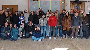 Der Verein w&auml;chst, freut sich aber jederzeit auch &uuml;ber neue Gesichter, die die Kulturlandschaft in der Region in Zukunft aktiv mitgestalten wollen. Mittlerweile haben sich &uuml;ber 150 Interessierte dem Kulturens&ouml;hne & T&ouml;chter e. V. angeschlossen und arbeiten gemeinsam an der Verwirklichung des Projekts &bdquo;Zum Boaznk&auml;fer&ldquo;.