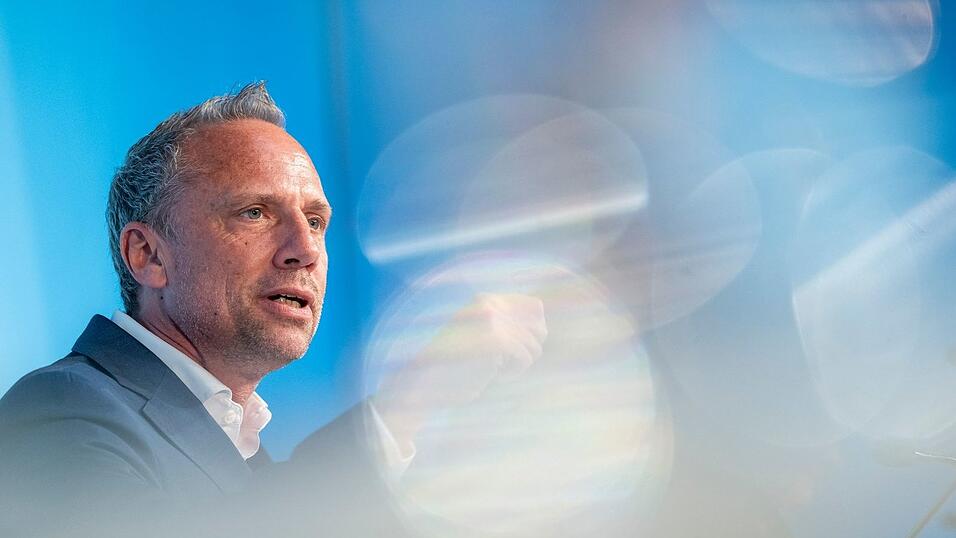 2025 veröffentlichte Bayern letztmals einen Klimabericht. Wer seither wissen will, wie die Umsetzung des Klimaschutzes in Bayern läuft, muss sich gedulden. Eine versprochene digitale Lösung ist noch nicht umgesetzt. (Archivbild) 2025 veröffentlichte Bayern letztmals einen Klimabericht. Wer seither wissen will, wie die Umsetzung des Klimaschutzes in Bayern läuft, muss sich gedulden. Eine versprochene digitale Lösung ist noch nicht umgesetzt. (Archivbild)