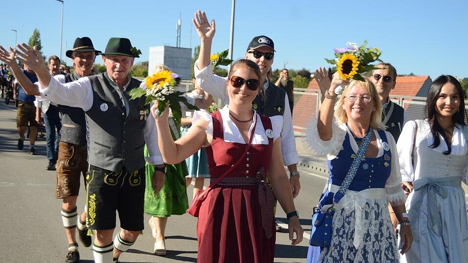 Bei bestem Wetter und mit guter Stimmung startete das Volksfest in Freising. Bei bestem Wetter und mit guter Stimmung startete das Volksfest in Freising.