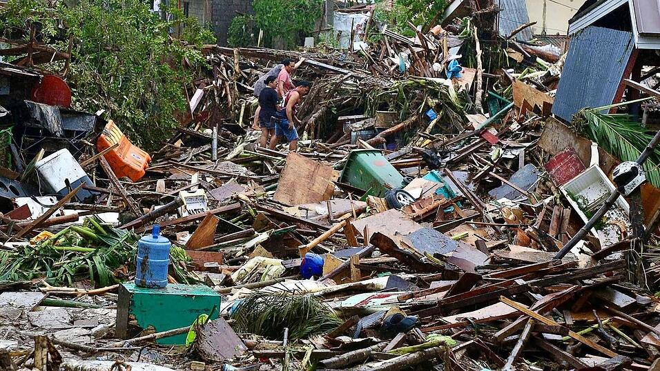 Der Taifun hatte mit heftigen Böen gewütet.