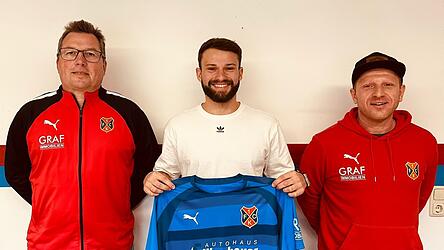 Sportkoordinator Roland Fuidl (links) und Sportlicher Leiter Thomas Iglhaut (rechts) freuen sich auf Franz Brandl. Sportkoordinator Roland Fuidl (links) und Sportlicher Leiter Thomas Iglhaut (rechts) freuen sich auf Franz Brandl.