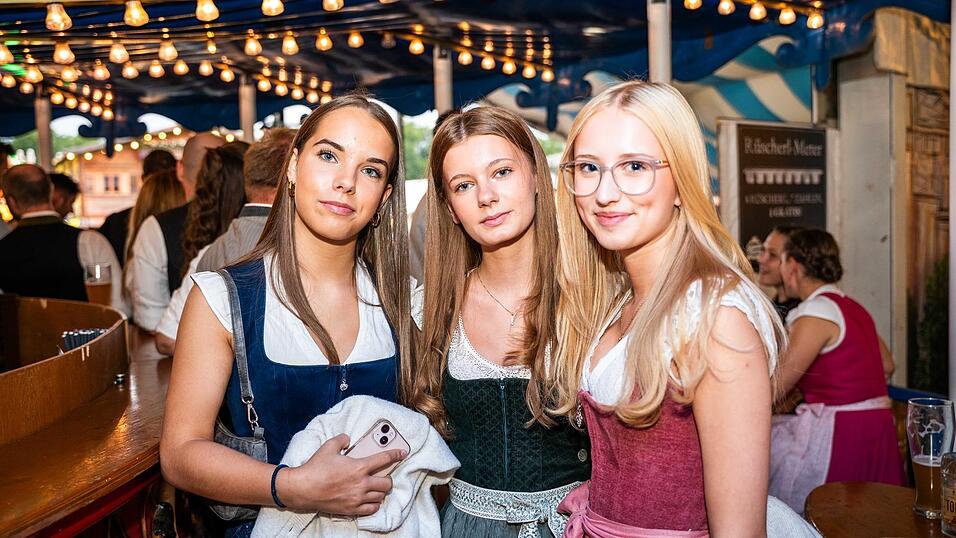 Die Partybilder vom Montag, 17. August, aus dem Festzelt Wenisch. Die Partybilder vom Montag, 17. August, aus dem Festzelt Wenisch.