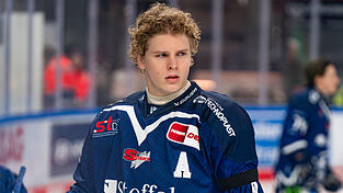 Joshua Samanski spielte von 2021 bis 2025 für die Straubing Tigers. Joshua Samanski spielte von 2021 bis 2025 für die Straubing Tigers.