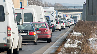 Autofahrer werden gebeten, den Bereich großräumig zu umfahren. 