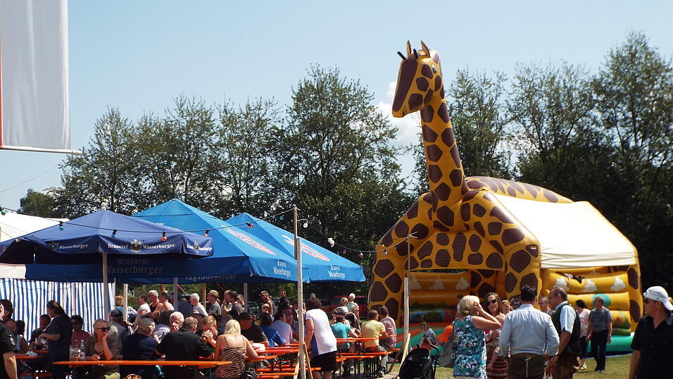 Gut ließ es sich im Freien sitzen. Gut ließ es sich im Freien sitzen.