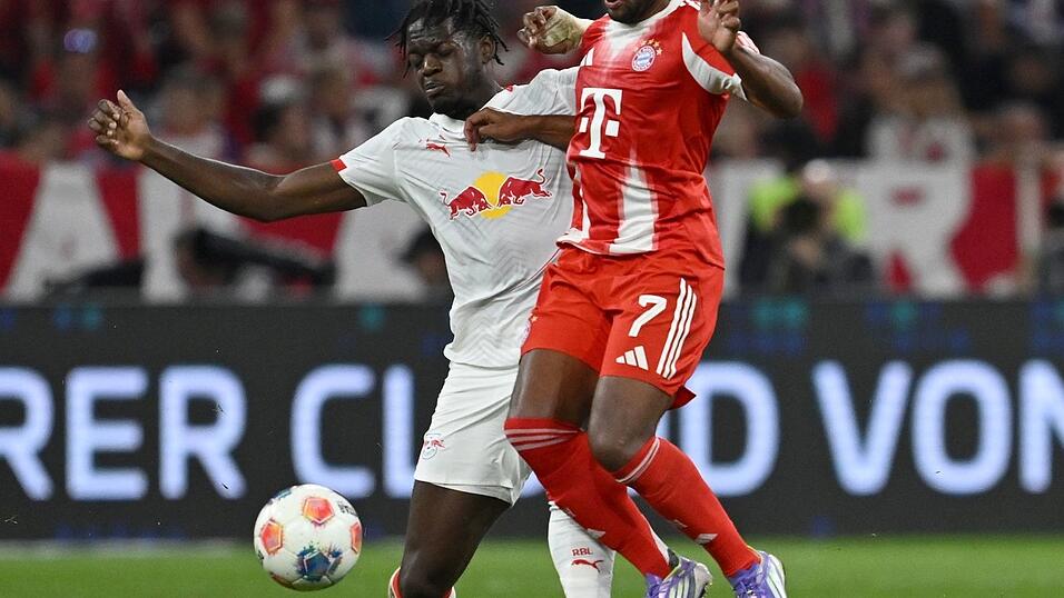 Serge Gnabry (r) war ein Aktivposten und an mehreren Bayern-Toren beteiligt.