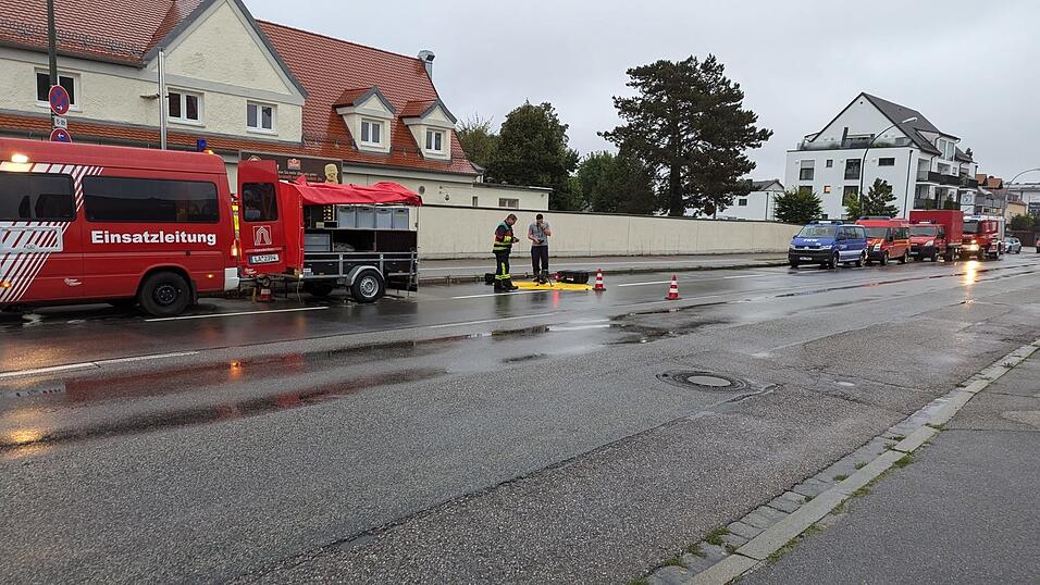 Durch ein Feuer in einer Lagerhalle der Brandt-Schokoladenfabrik in Landshut ist laut Sch&auml;tzungen der Polizei ein Millionenschaden entstanden.