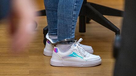 Eine 26-Jährige soll ihren Freund im Juni in der gemeinsamen Wohnung in Grafenau im Streit erstochen haben. Eine 26-Jährige soll ihren Freund im Juni in der gemeinsamen Wohnung in Grafenau im Streit erstochen haben.