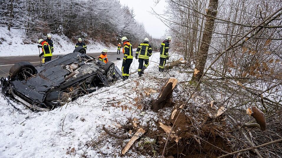 Ob m&ouml;glicherweise die Stra&szlig;enverh&auml;ltnisse f&uuml;r den Unfall gesorgt haben, ist noch unklar.