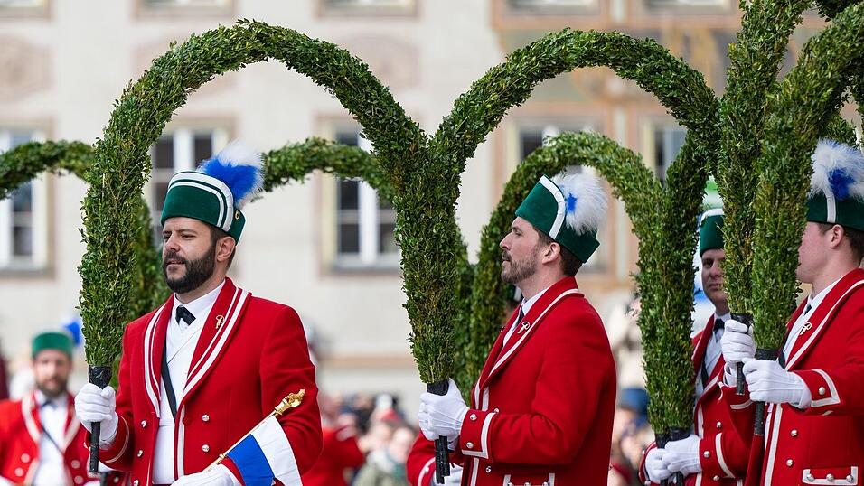 Getanzt wird nach historischen Vorgaben.