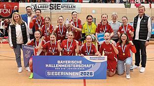 Setzten sich im Finale gegen Schweinfurt durch: Die U15-Mädels des FC Ergolding. Setzten sich im Finale gegen Schweinfurt durch: Die U15-Mädels des FC Ergolding.