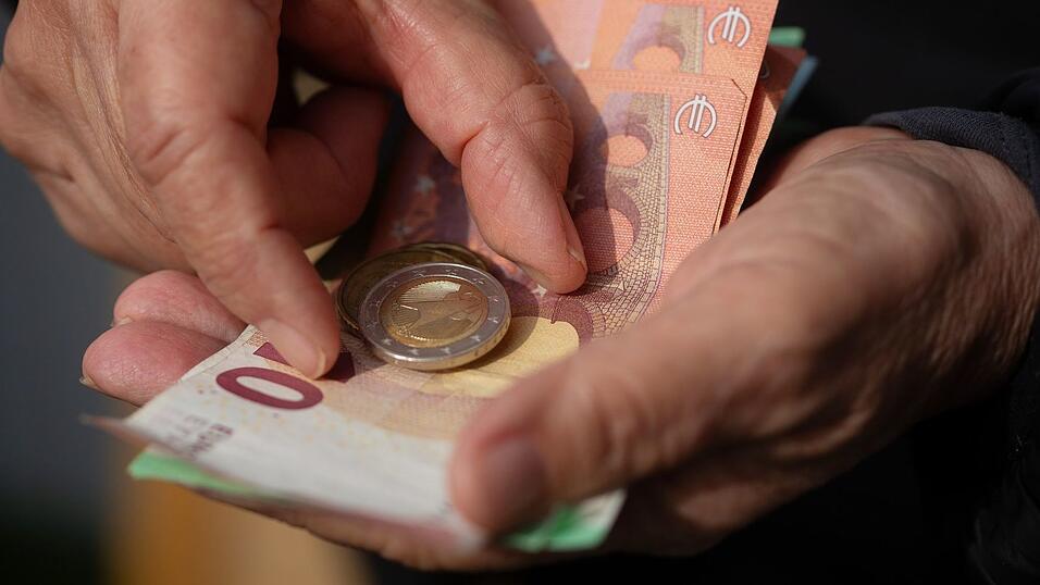 In Deutschland sind die Bez&uuml;ge aus der gesetzlichen Rente im Schnitt nicht &uuml;ppig. (Archivbild)