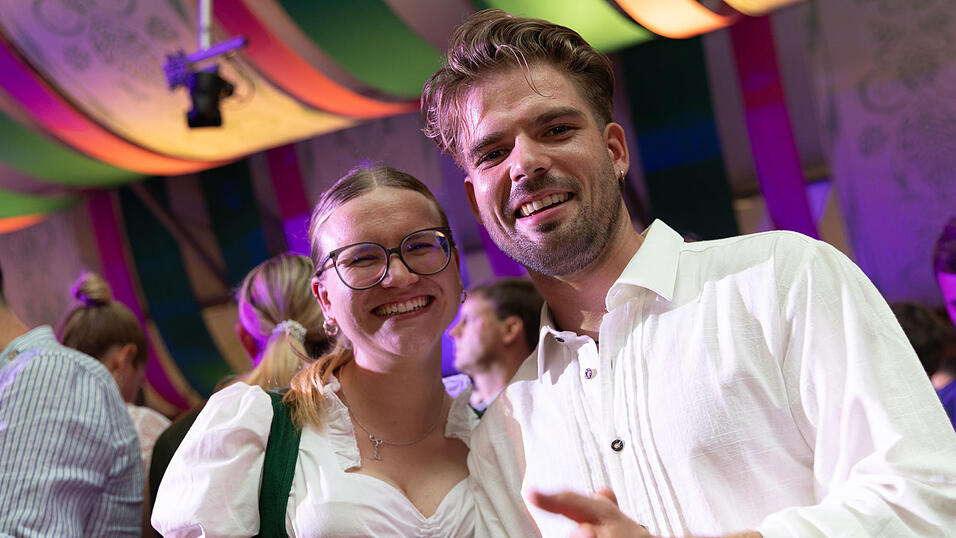 Die Partybilder vom Dienstag, 11. August, aus dem Festzelt Weckmann. Die Partybilder vom Dienstag, 11. August, aus dem Festzelt Weckmann.