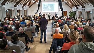 Gut besucht war der Bürgerstadl beim Informationsabend zur geplanten Flüchtlingsunterkunft in Bonbruck.