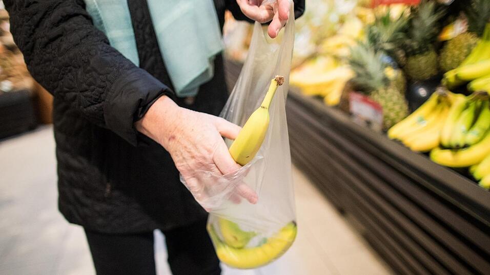 Das Kilo Bananen gilt im Handel als 'preissensibles Produkt', bei dem die Verbraucher besonders genau die Kosten vergleichen. Das Kilo Bananen gilt im Handel als 'preissensibles Produkt', bei dem die Verbraucher besonders genau die Kosten vergleichen.