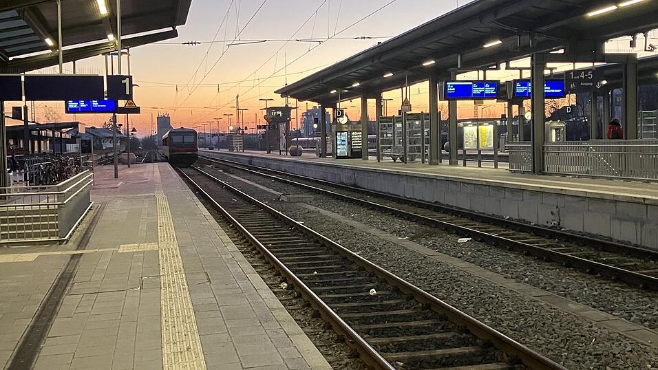 Am Mittwochmorgen war es ungewöhnlich ruhig am Bahnhof. Am Mittwochmorgen war es ungewöhnlich ruhig am Bahnhof.