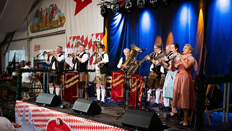 Die Partybilder vom Montag, 17. August, aus dem Festzelt Greindl. Die Partybilder vom Montag, 17. August, aus dem Festzelt Greindl.
