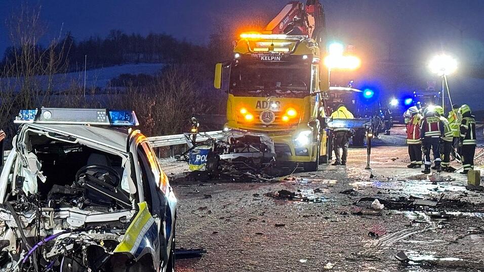 Zahlreiche Einsatzkräfte waren vor Ort. Zahlreiche Einsatzkräfte waren vor Ort.